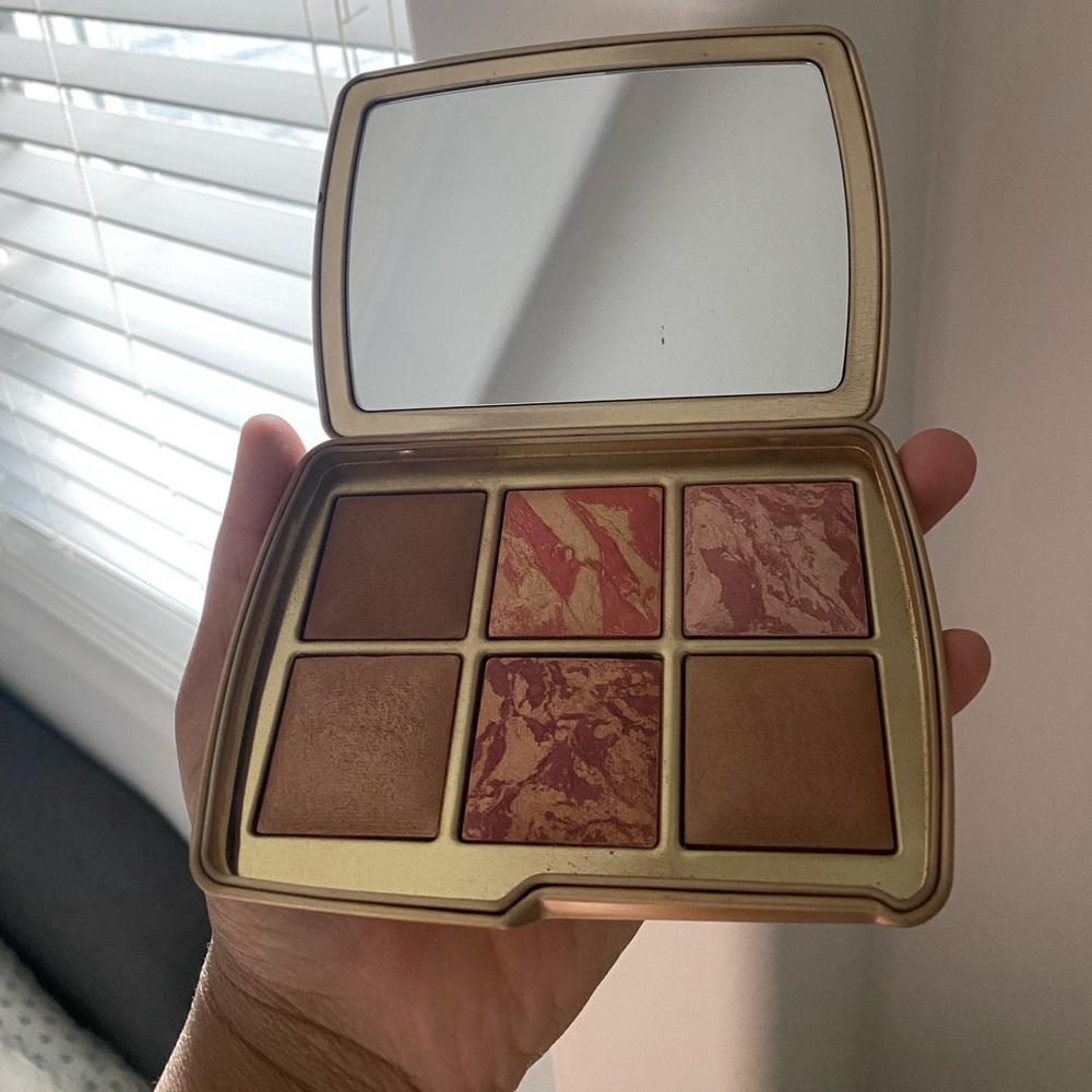 Hourglass Ambient Lighting Barney’s Palette